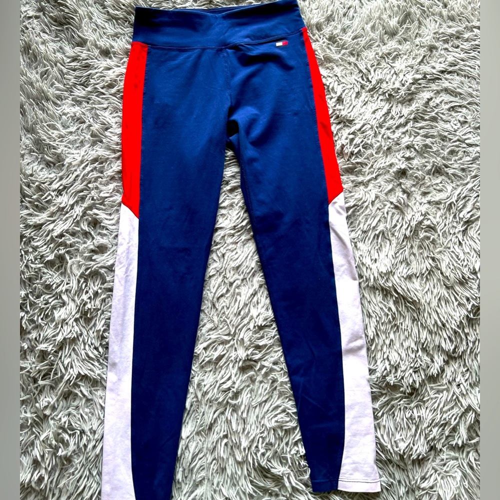 Small size leggings. Stretchy and breathable fabric. Very comfortable.